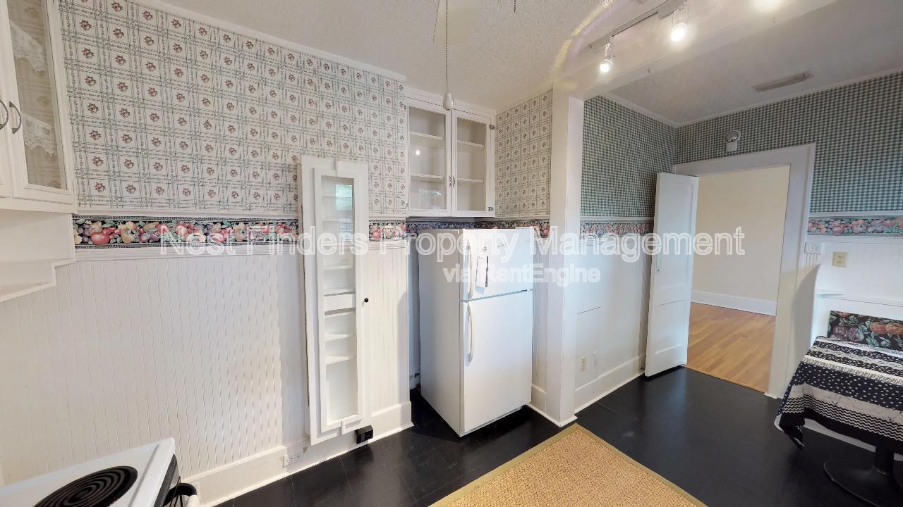 Charming Riverside Upstairs Unit Just Steps from Five Points! property image
