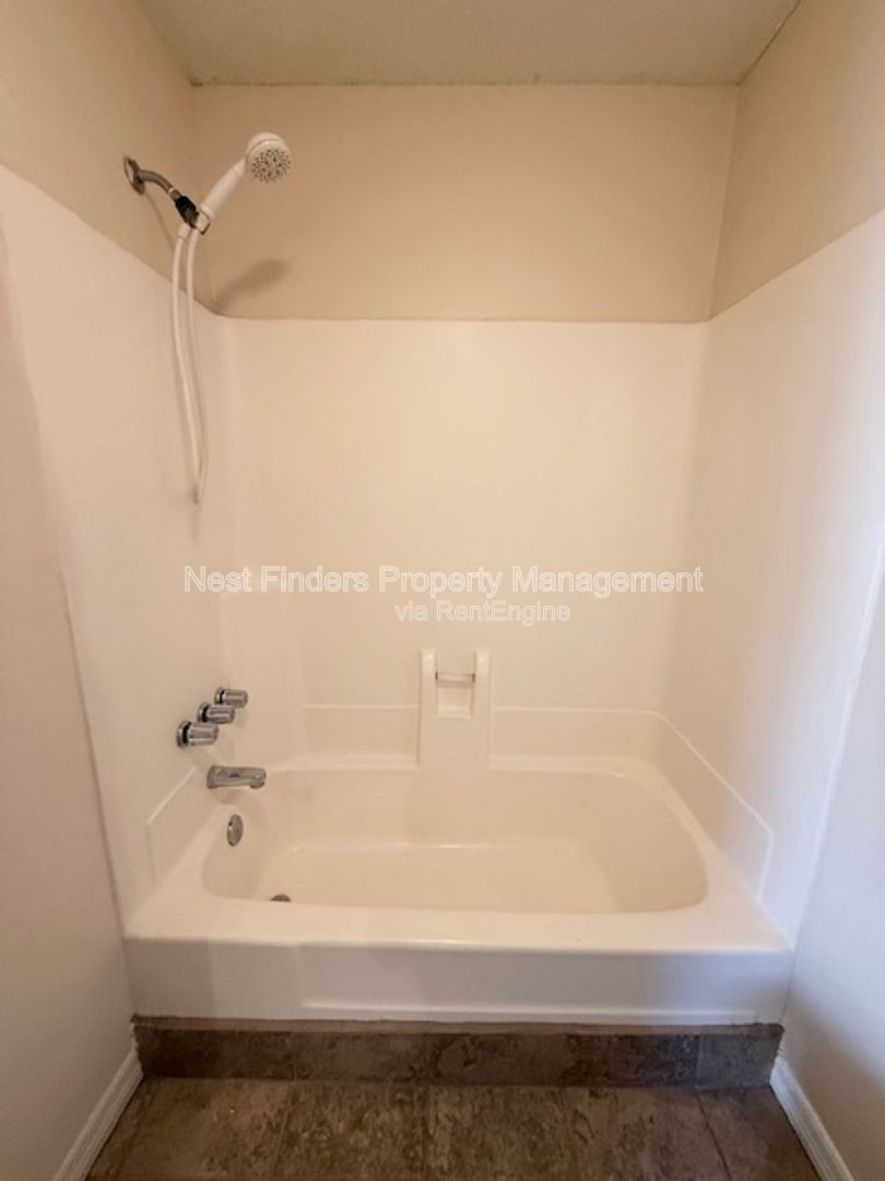 Beautiful Ground-Floor 2 Bedroom, 2 Bathroom Condo in The Landings at Belle Rive! property image