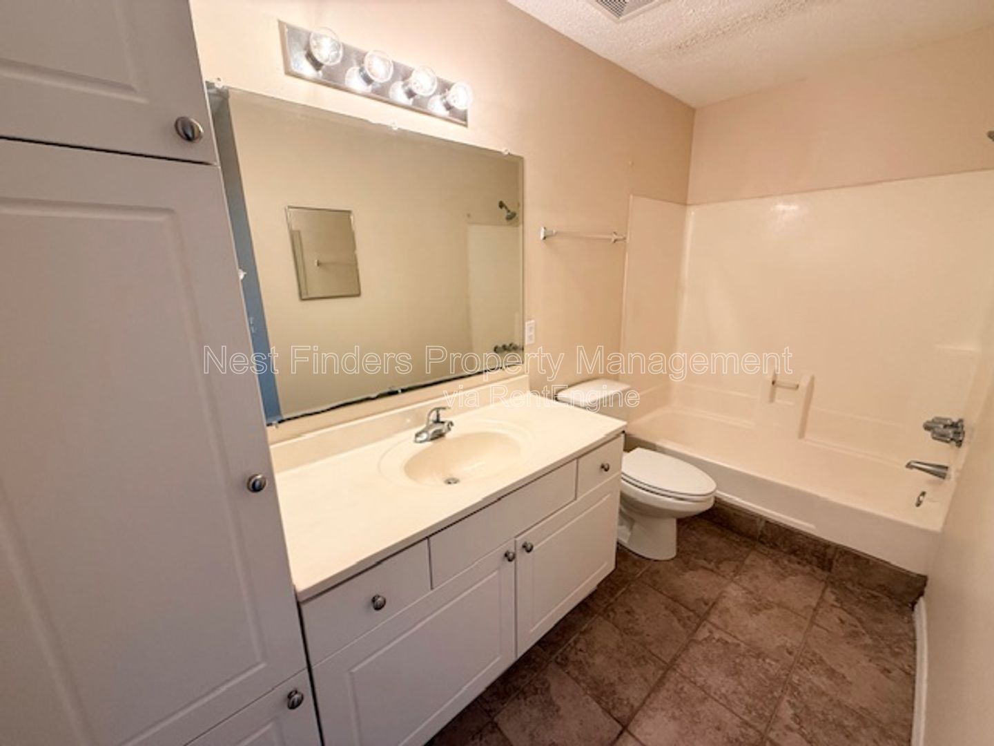 Beautiful Ground-Floor 2 Bedroom, 2 Bathroom Condo in The Landings at Belle Rive! property image