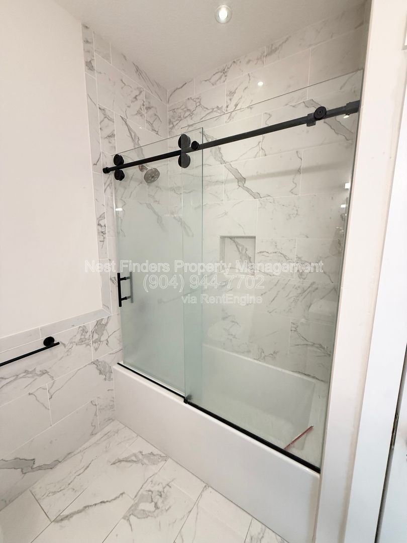 Luxury Riverside Condo for Rent! property image