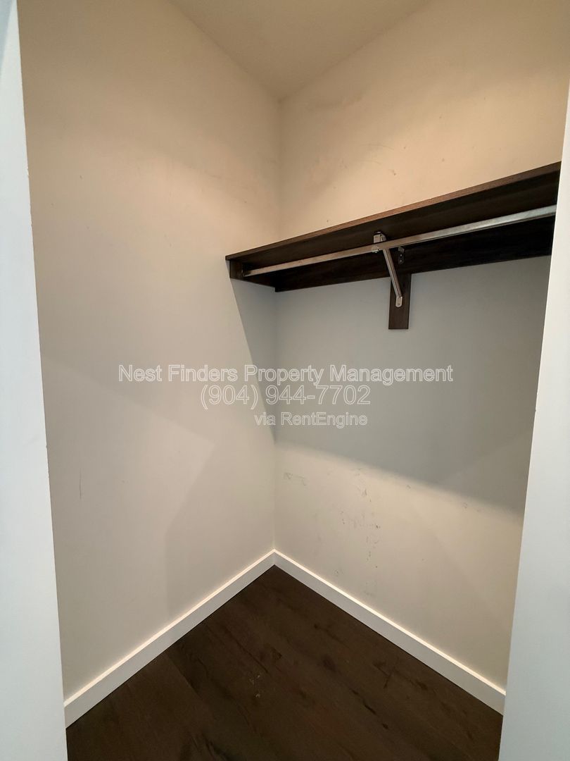 Luxury Riverside Condo for Rent! property image