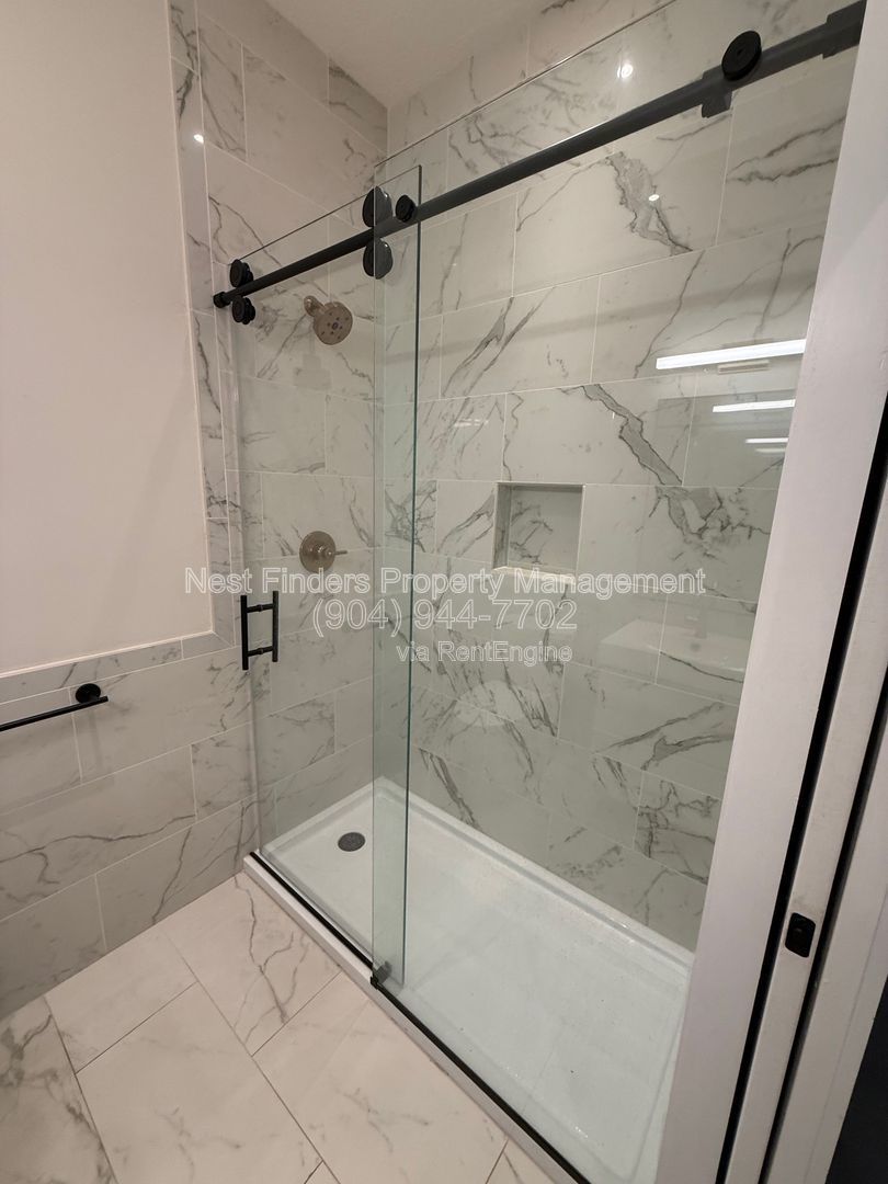 Luxury Riverside Condo for Rent! property image