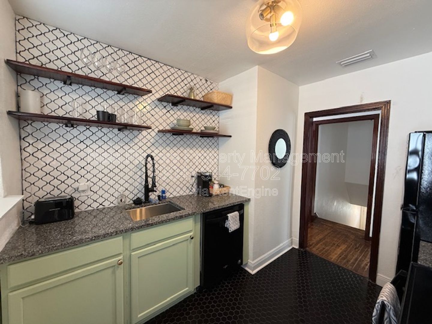 Bright and Spacious 2-Bedroom Upstairs Duplex in Riverside! property image