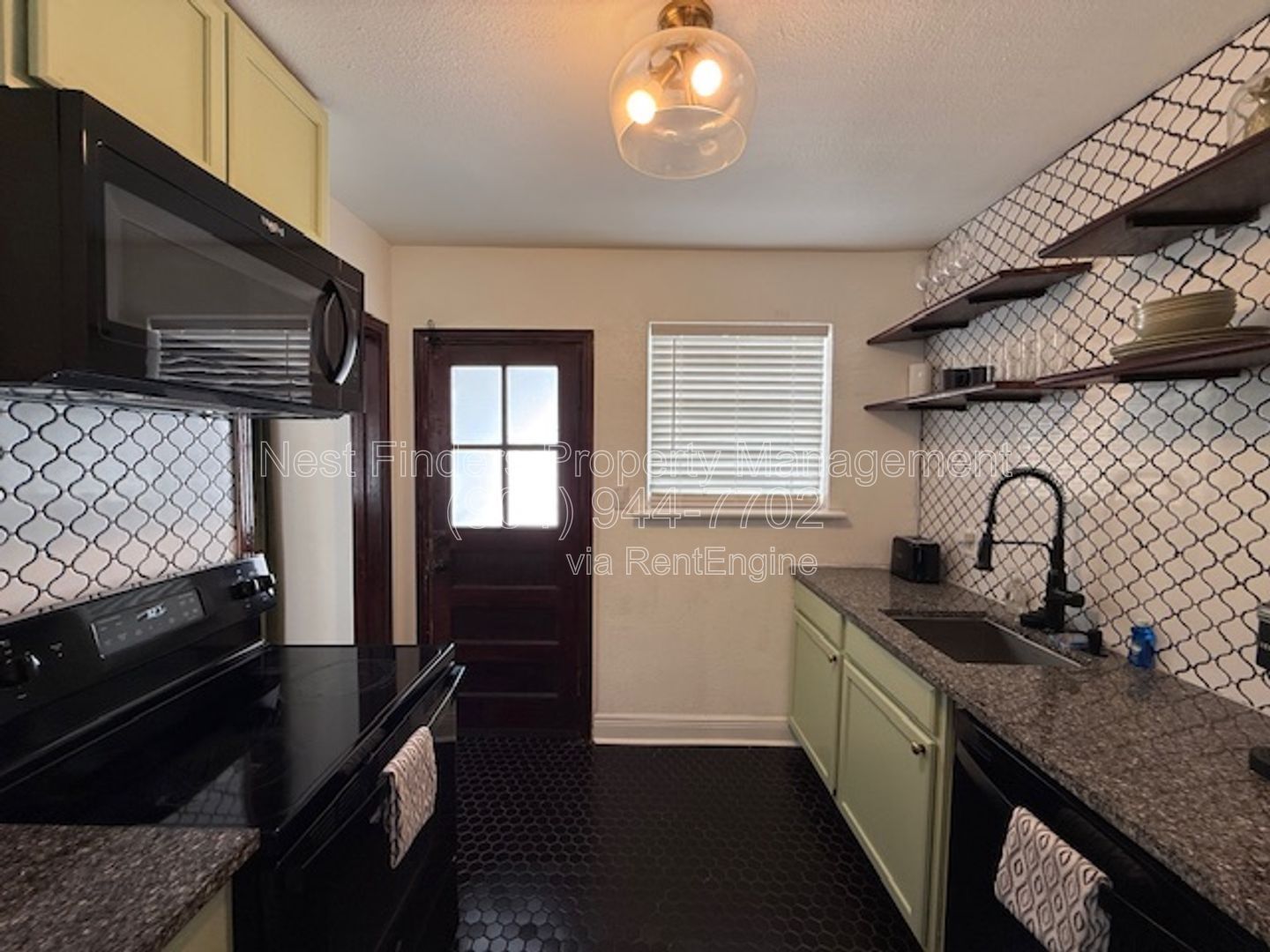 Bright and Spacious 2-Bedroom Upstairs Duplex in Riverside! property image