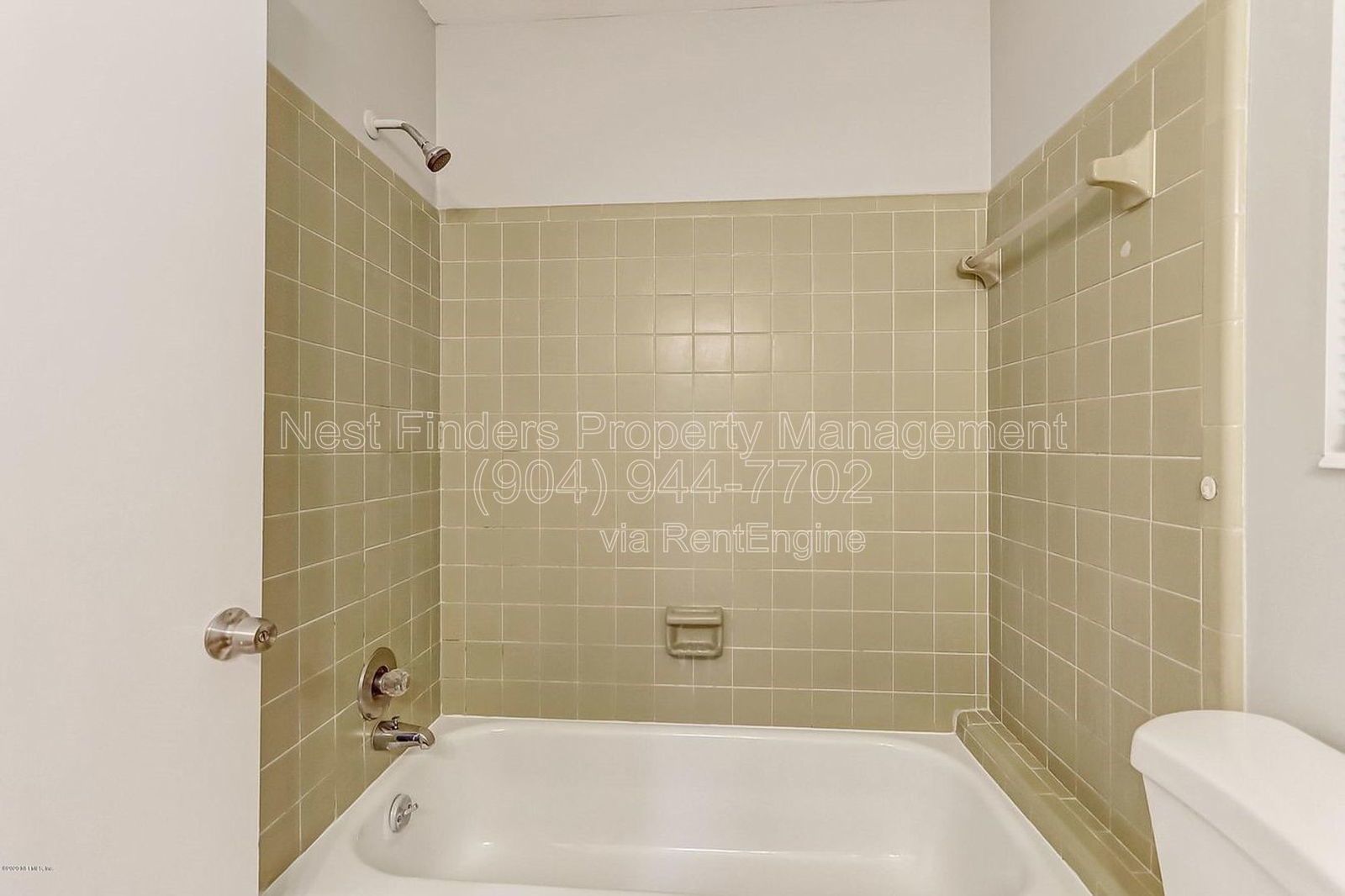 Beautiful 4 bedroom, 2 bathroom POOL home in Orange Park for rent! property image