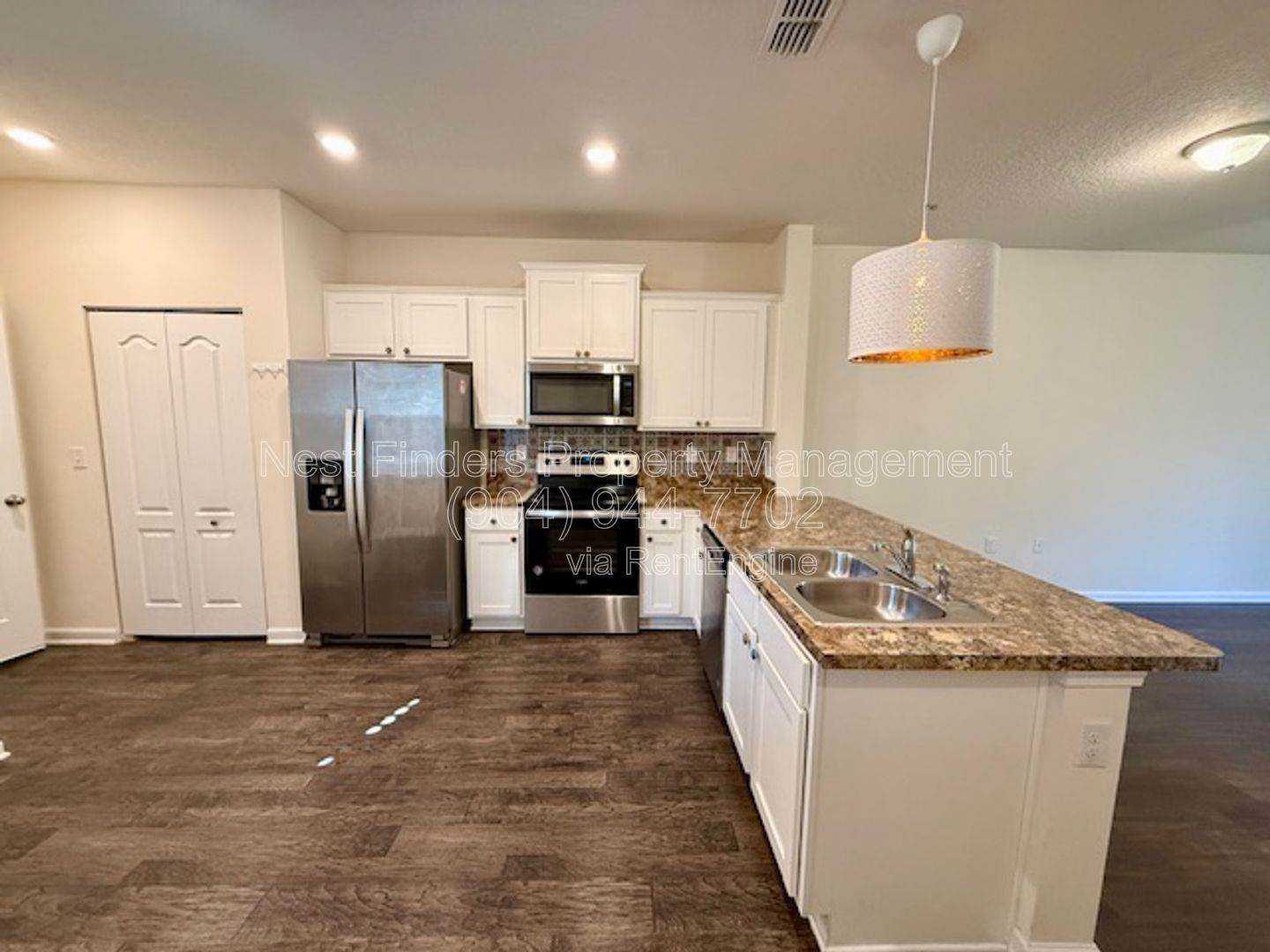 Beautiful 2 bedroom townhome for rent in Baypointe! property image