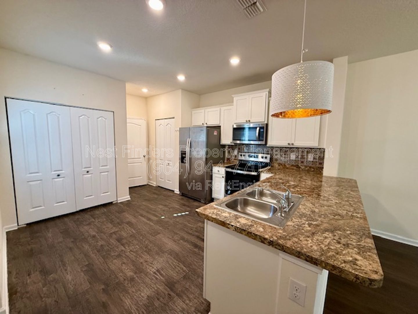 Beautiful 2 bedroom townhome for rent in Baypointe! property image