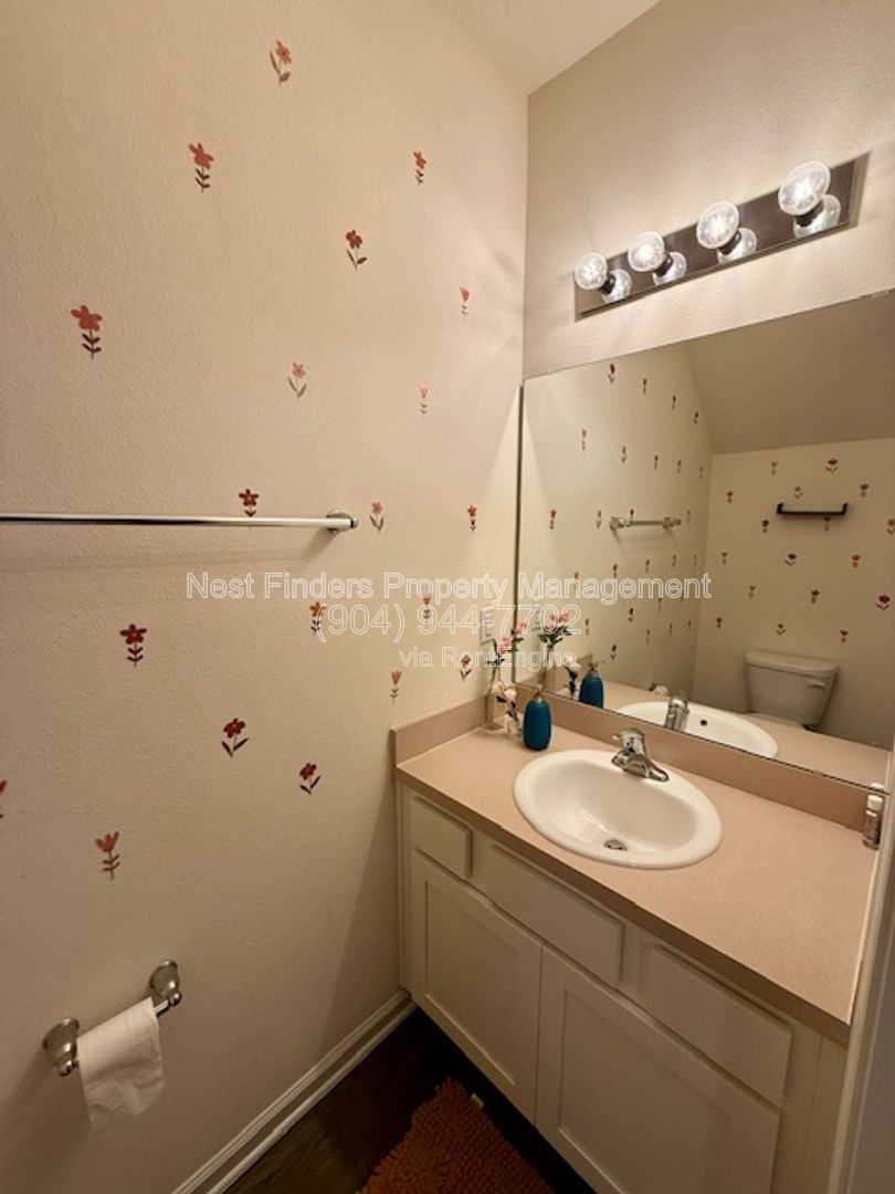 Beautiful 2 bedroom townhome for rent in Baypointe! property image