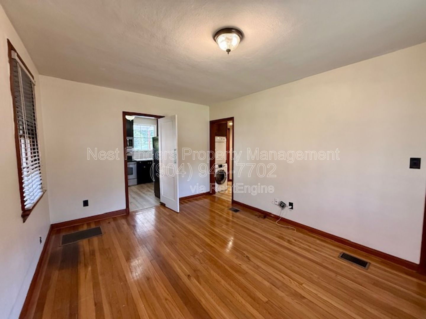 Charming two-bedroom, one-bathroom duplex for rent in the heart of Riverside. T property image