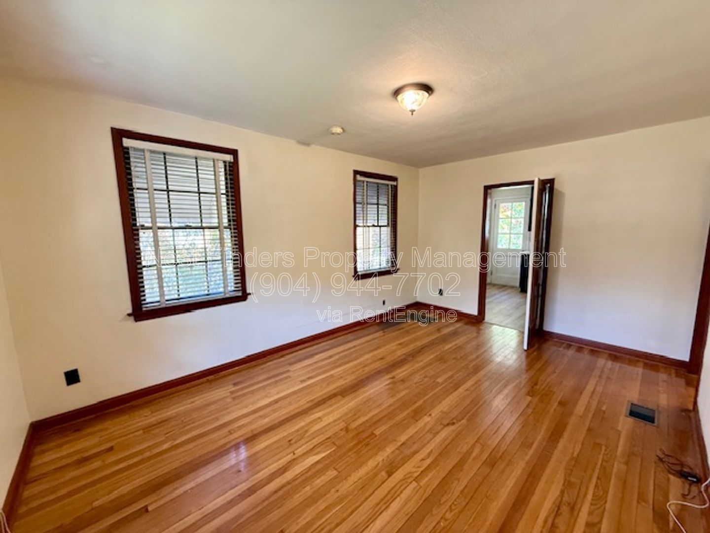 Charming two-bedroom, one-bathroom duplex for rent in the heart of Riverside. T property image