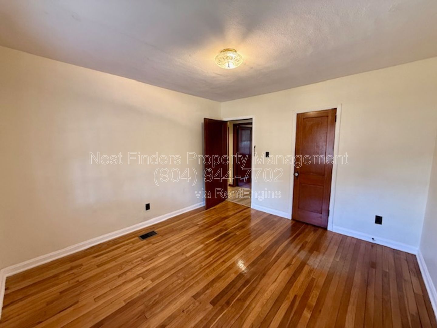 Charming two-bedroom, one-bathroom duplex for rent in the heart of Riverside. T property image