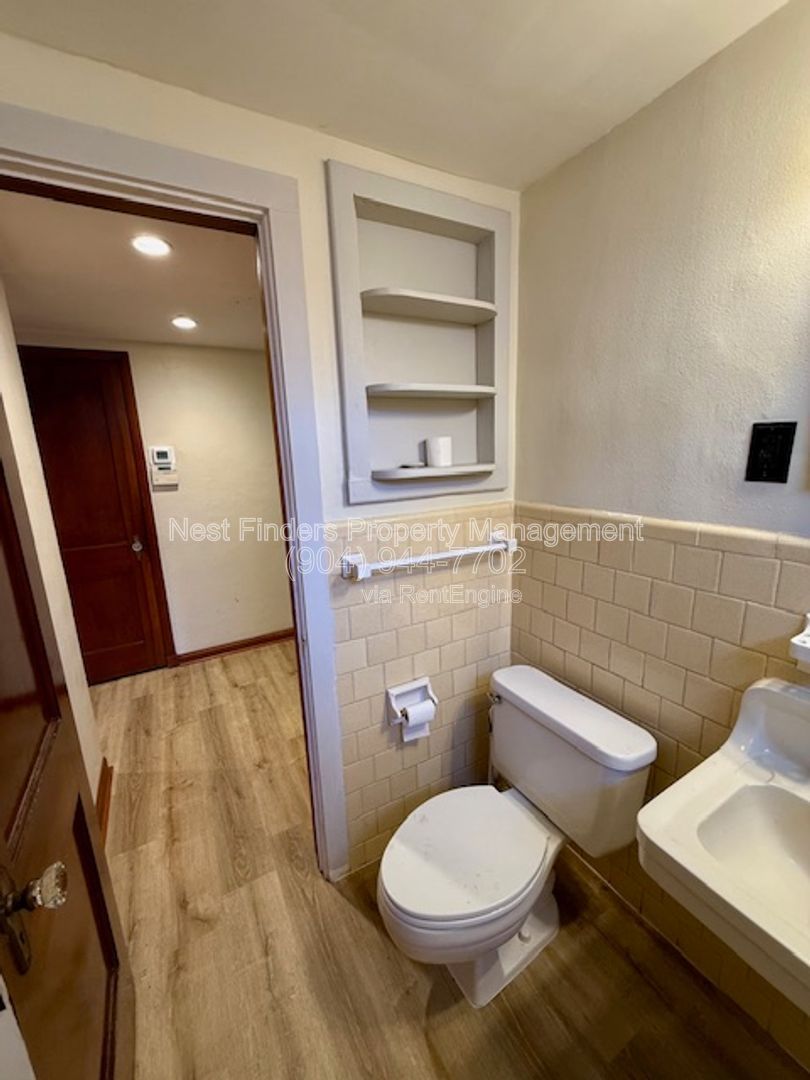 Charming two-bedroom, one-bathroom duplex for rent in the heart of Riverside. T property image