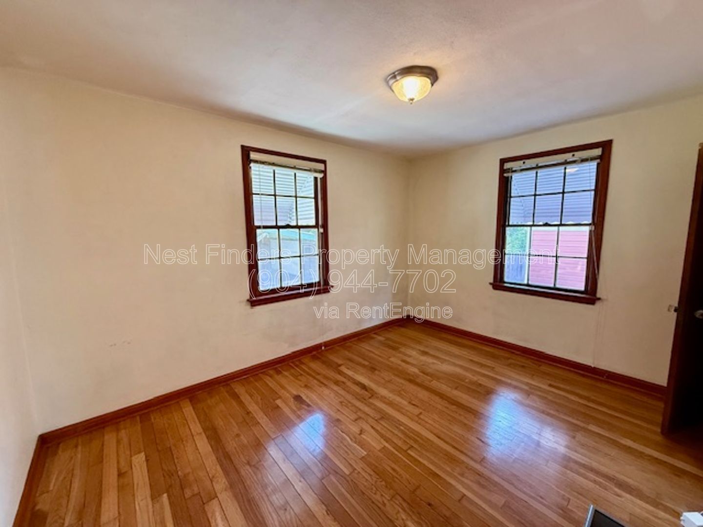 Charming two-bedroom, one-bathroom duplex for rent in the heart of Riverside. T property image