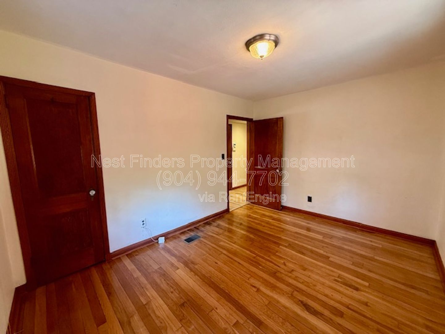 Charming two-bedroom, one-bathroom duplex for rent in the heart of Riverside. T property image