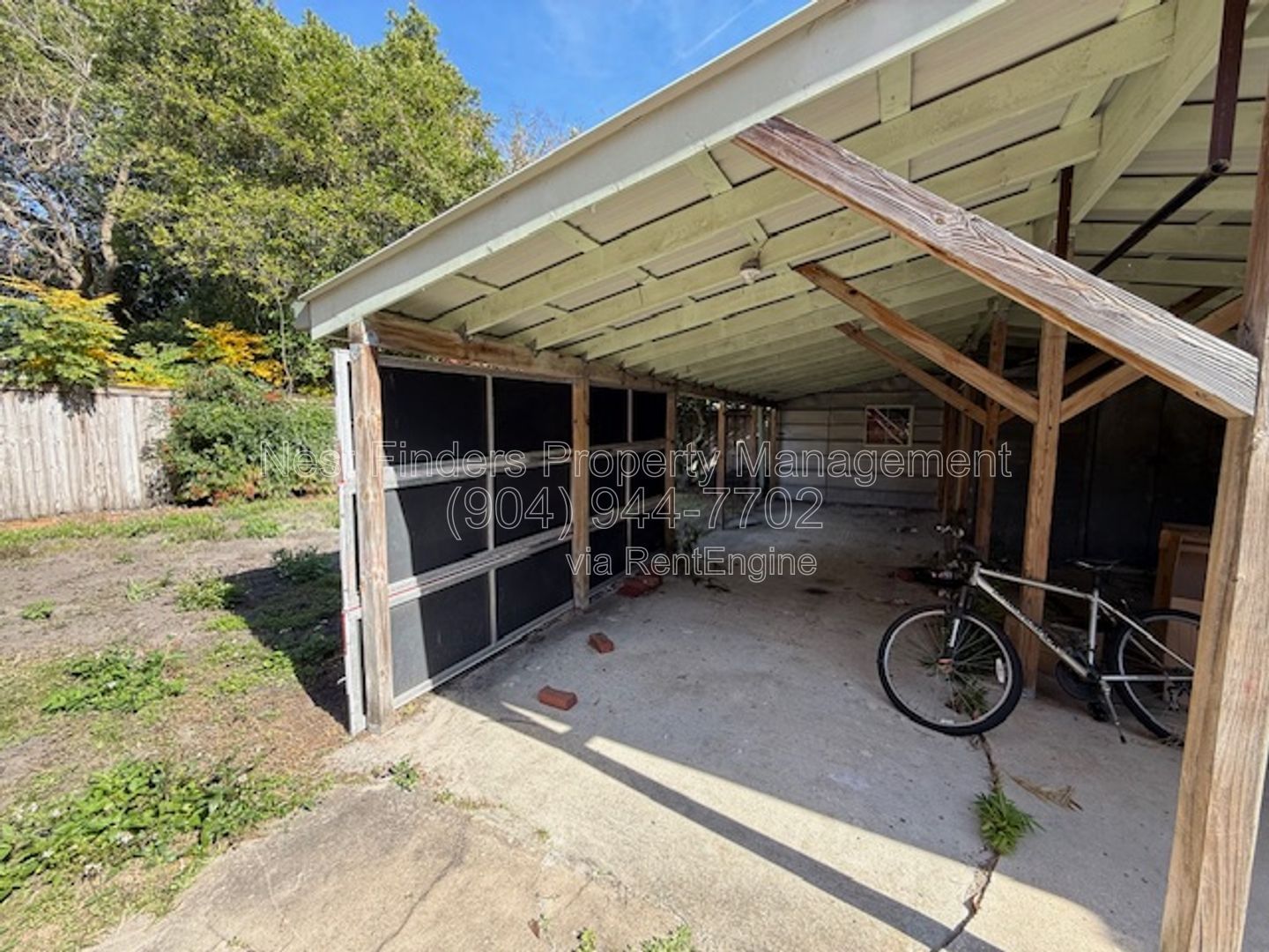 Charming two-bedroom, one-bathroom duplex for rent in the heart of Riverside. T property image