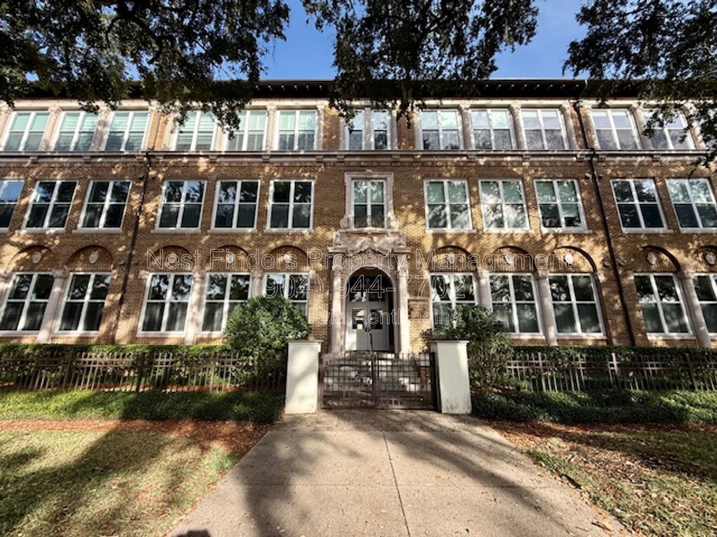 Charming 2 bedroom condo for rent in John Gorrie Condos! property image