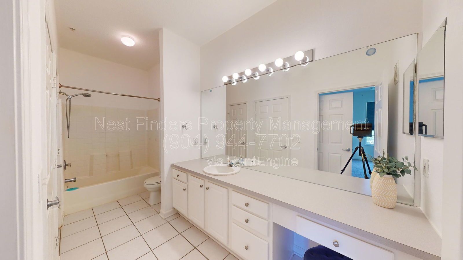 Lovely 3-bedroom, 2-bathroom condo available for rent in Overlook. property image