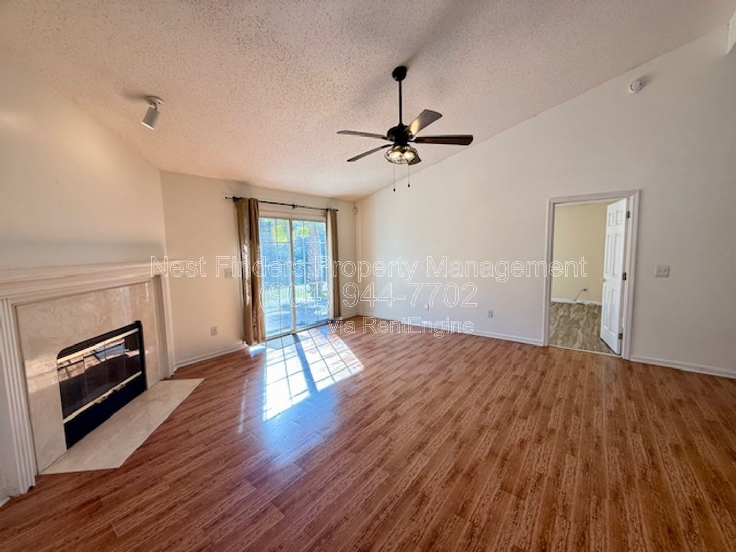 Modern Southside Gem: 3BR + Den with Stunning Lake Views & Quartz Kitchen property image