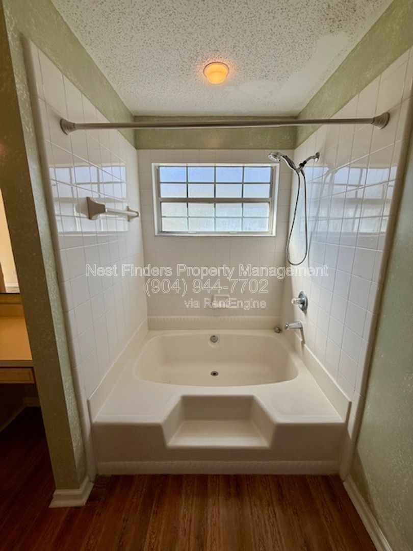 Modern Southside Gem: 3BR + Den with Stunning Lake Views & Quartz Kitchen property image