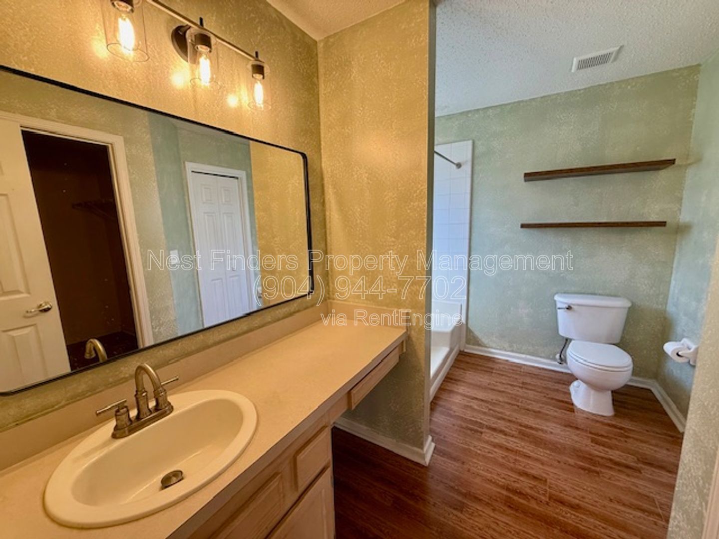 Modern Southside Gem: 3BR + Den with Stunning Lake Views & Quartz Kitchen property image