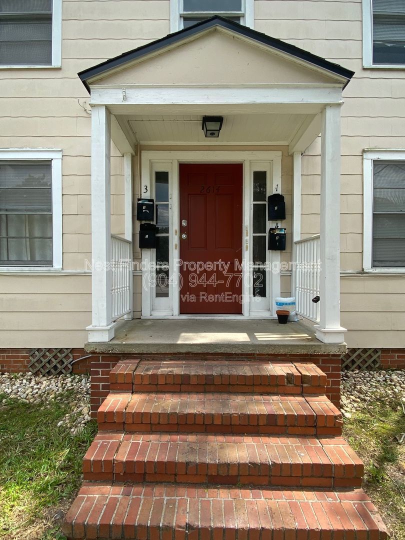 Beautiful 1 bedroom duplex in the historic area of Riverside! property image