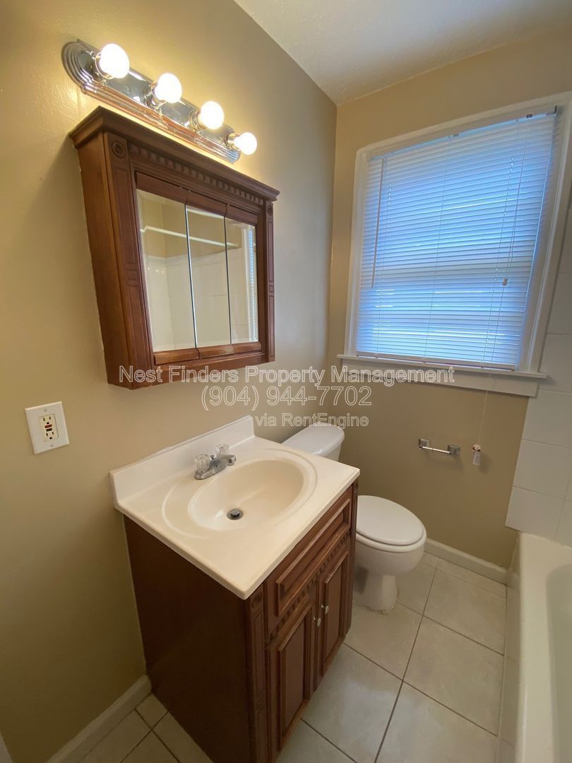 Beautiful 1 bedroom duplex in the historic area of Riverside! property image