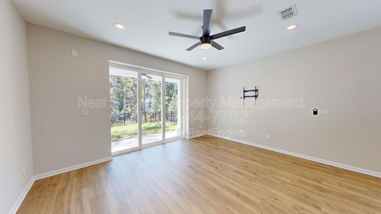 Stunning 3 bedroom, 2 bathroom townhome for rent in Beacon Lake property image