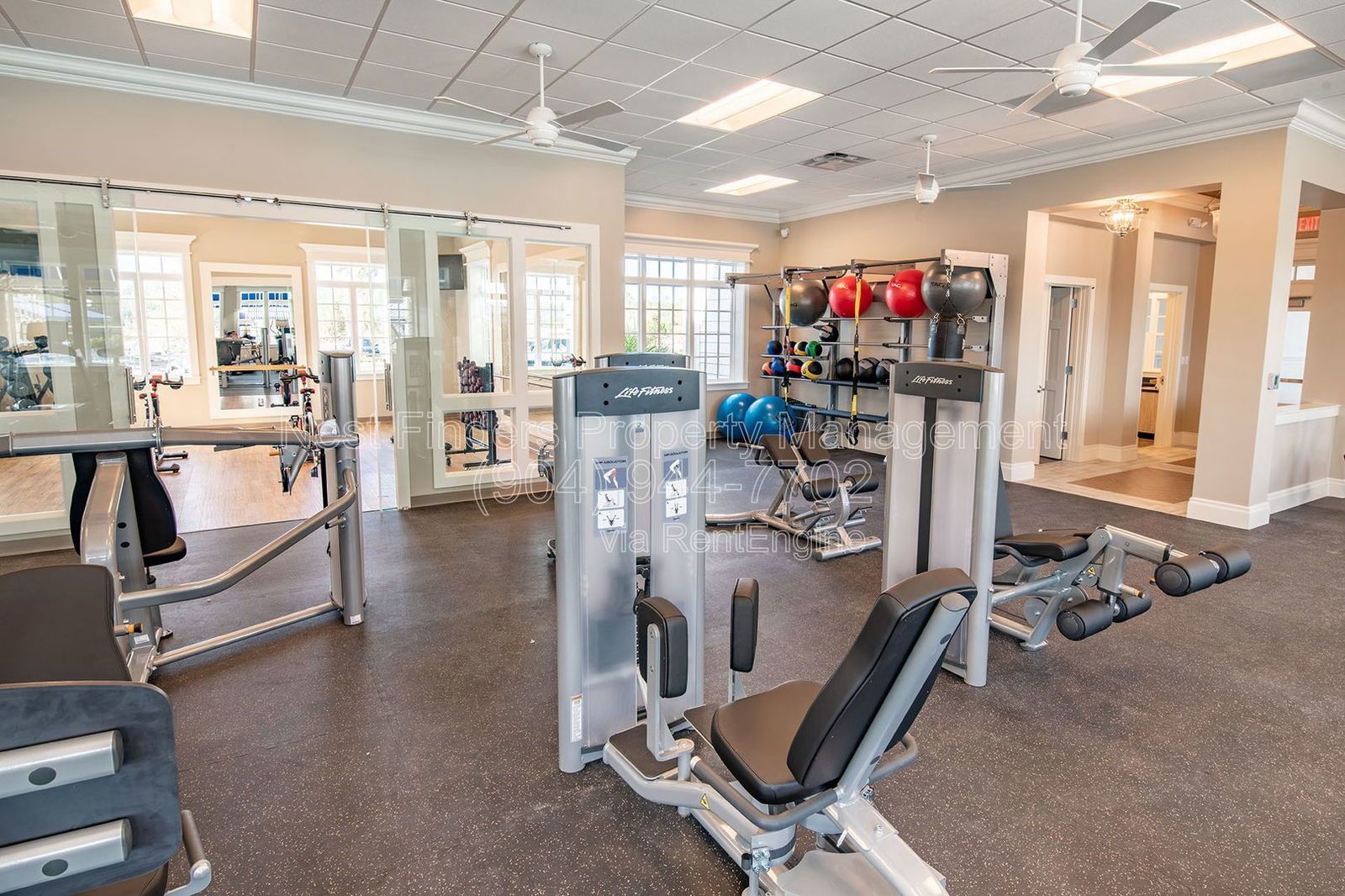 Stunning 3 bedroom, 2 bathroom townhome for rent in Beacon Lake property image