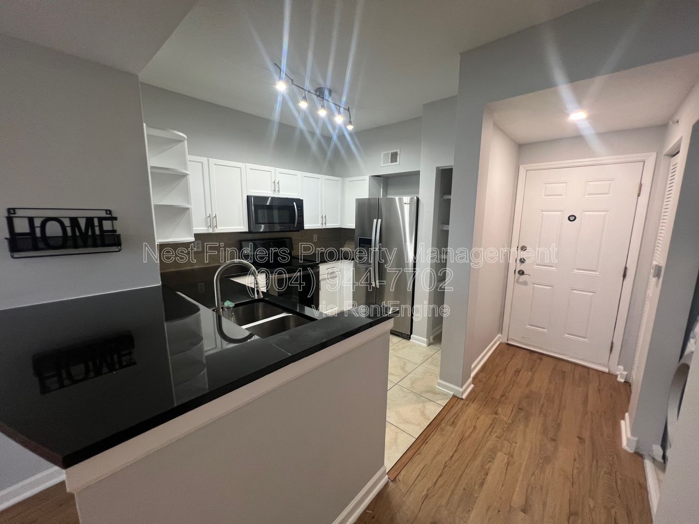 Beautiful and spacious 1 bedroom, 1 bathroom in the heart of the St Johns Town Center in Esplanade! property image