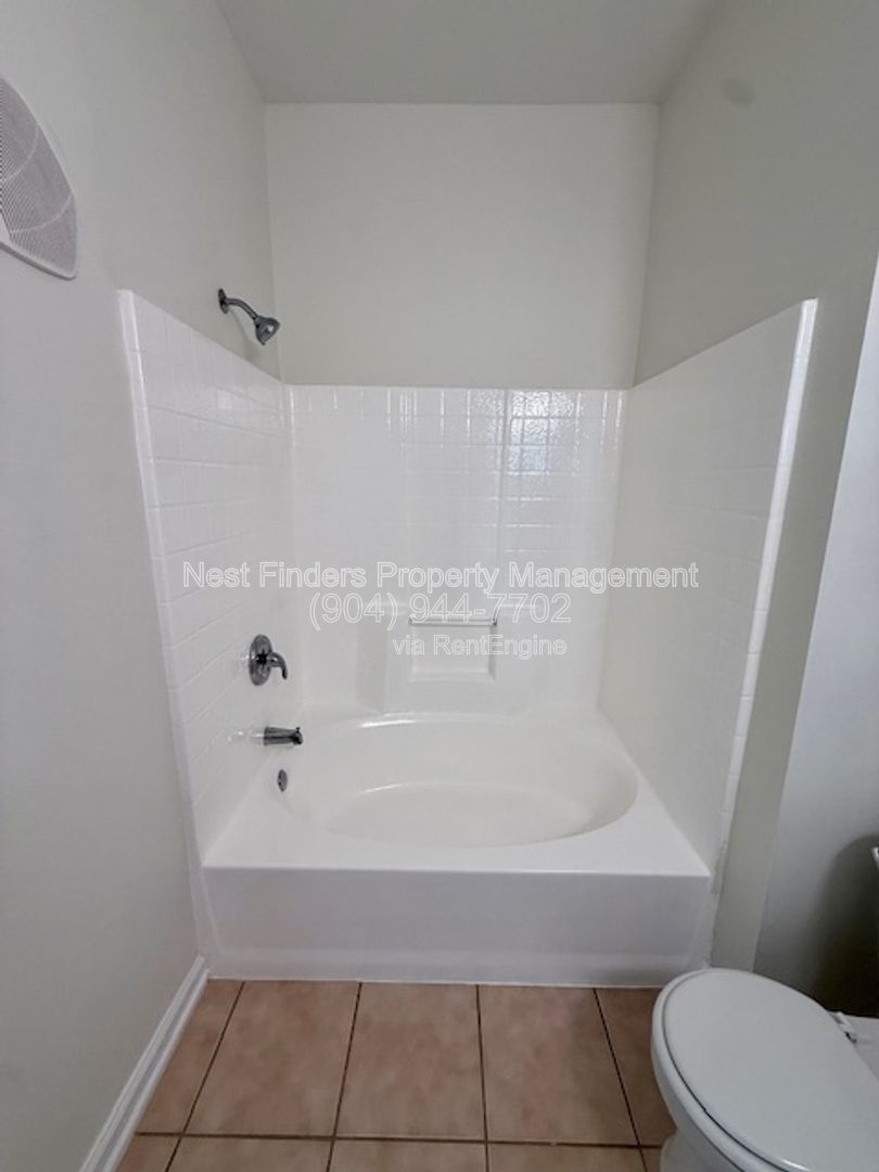 Nice 3-bedroom, 2-bath condo for rent in the gated community of Stonebridge. property image