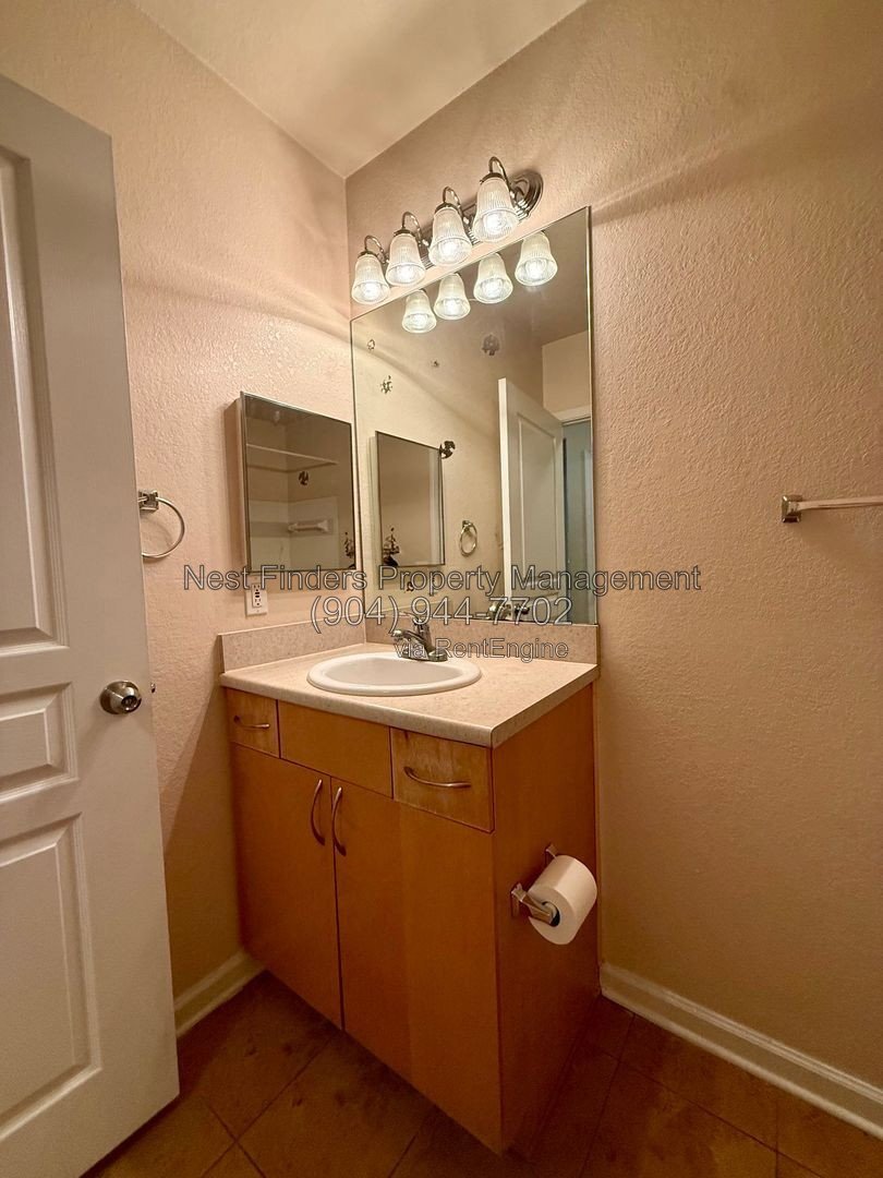 Nice 2 bedroom, 2 bathroom condo for rent in the Gardens of Bridgehampton property image