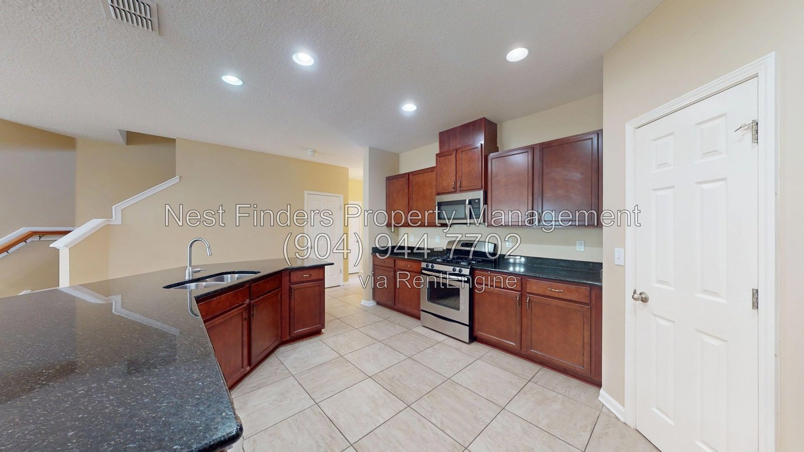 Beautiful 4 bedroom, 2.5 bathroom home in Greenleaf Village at Nocatee! property image