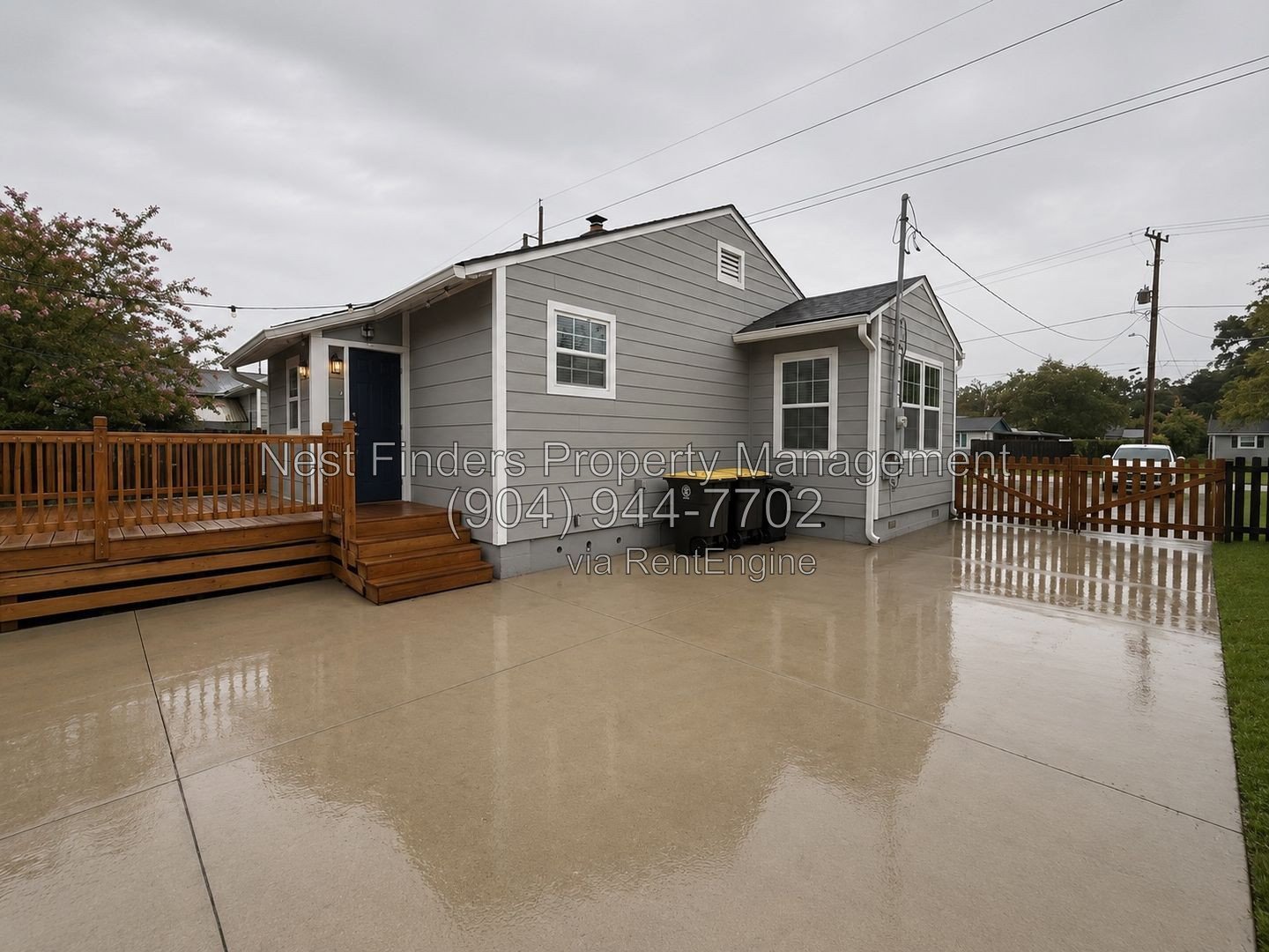 Completely renovated 2-bedroom, 1-bathroom home with a dedicated office space and a large, fully fenced yard! property image