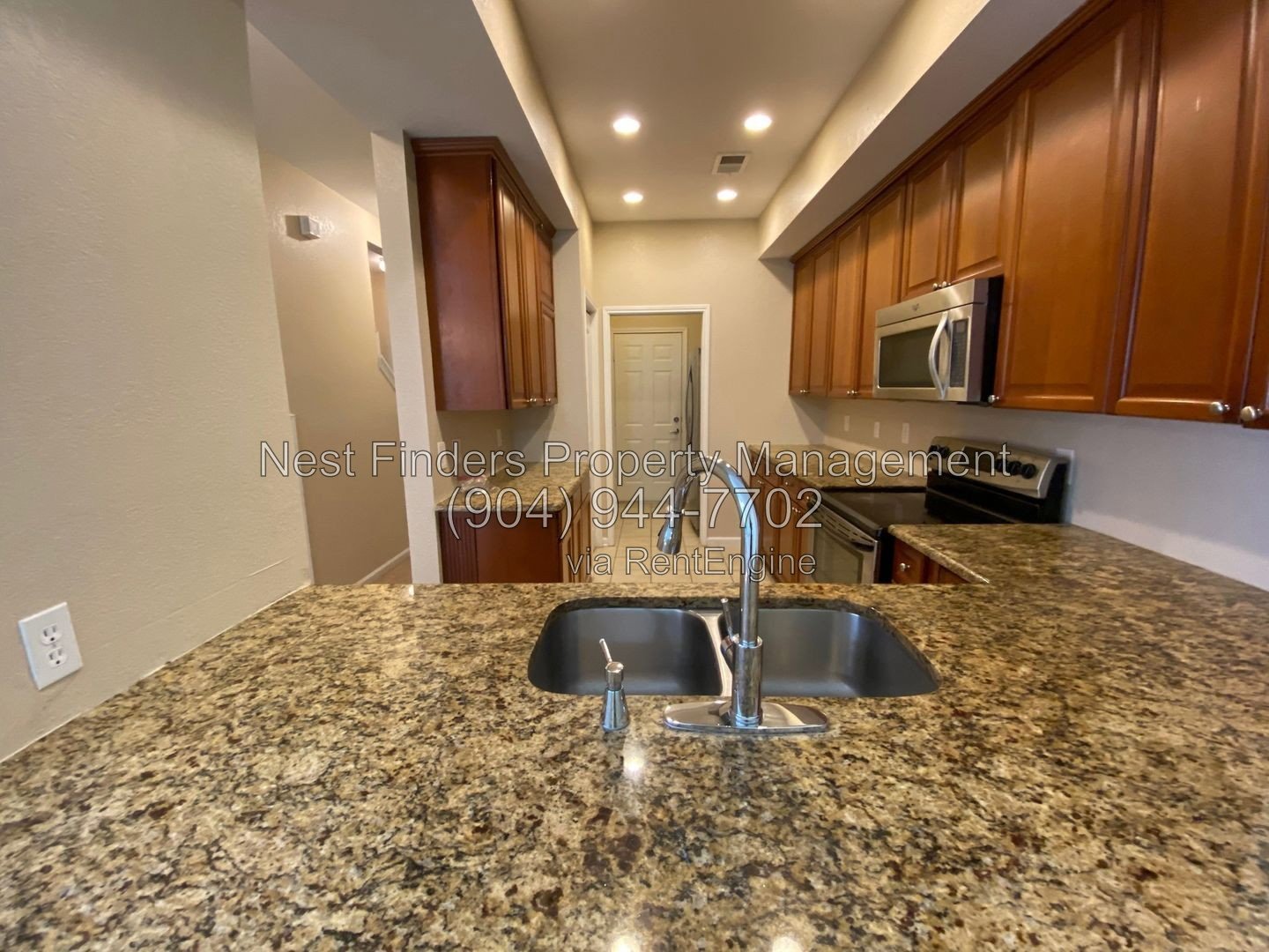 Beautiful corner unit  townhouse in Landings of Belle Rive! property image