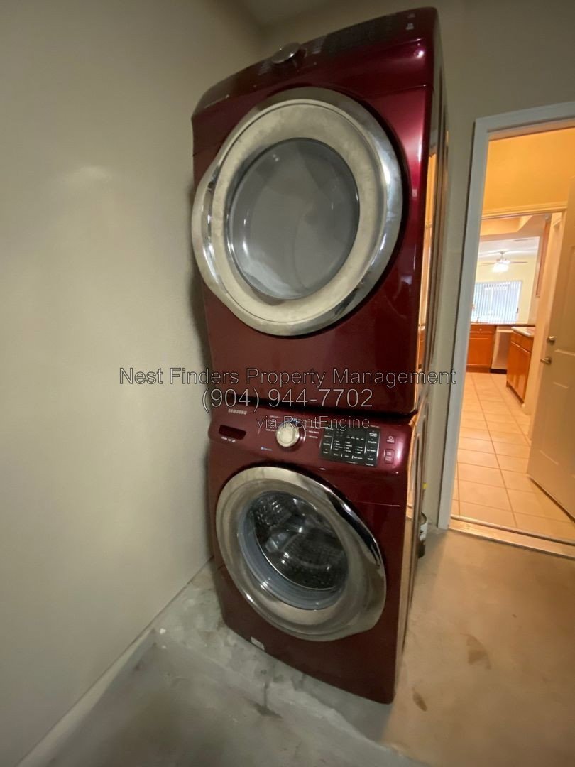 Beautiful corner unit  townhouse in Landings of Belle Rive! property image