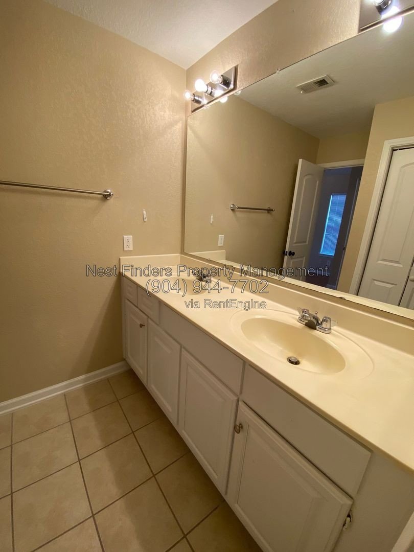 Beautiful corner unit  townhouse in Landings of Belle Rive! property image