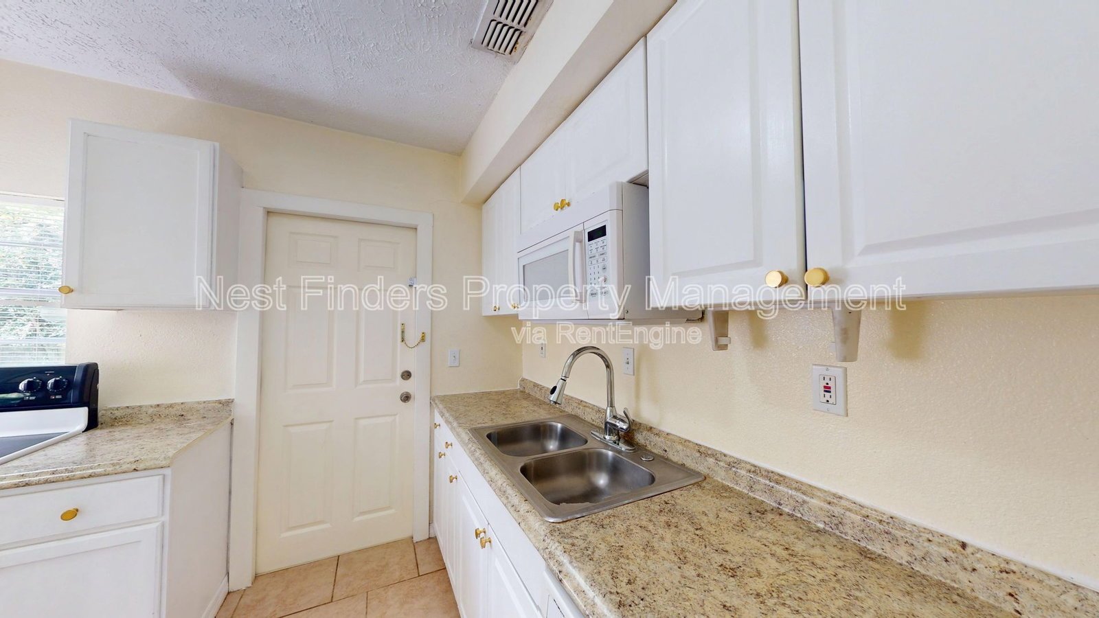 Charming 3-Bedroom Home Near NAS & Downtown Jacksonville! property image