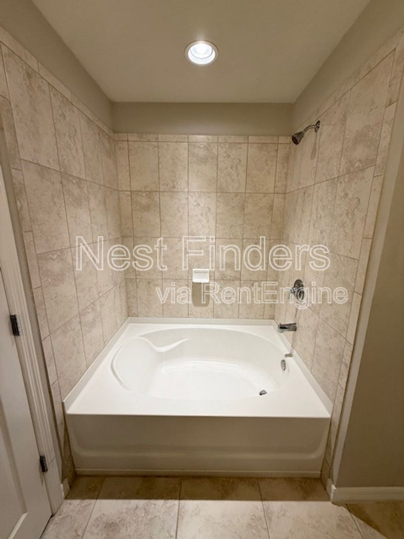 Beautiful 3-Bed, 2.5-Bath End Unit Townhome in Bayberry at Bartram Park! property image