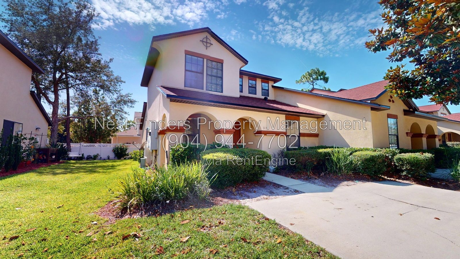 Welcome to this charming townhome in Riverside at Julington Creek! property image
