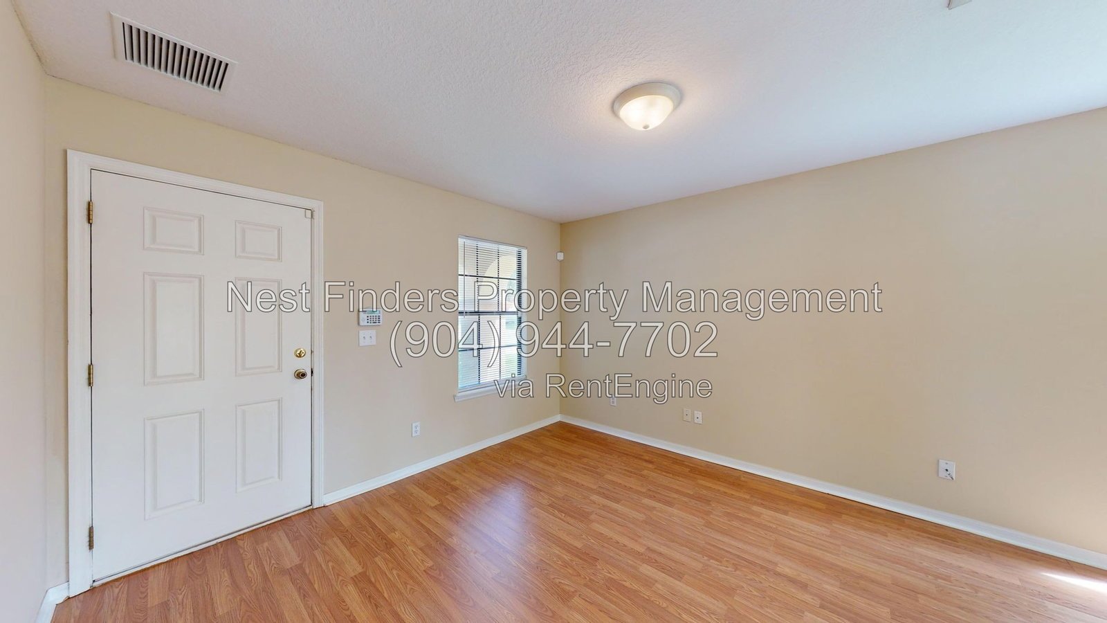 Welcome to this charming townhome in Riverside at Julington Creek! property image