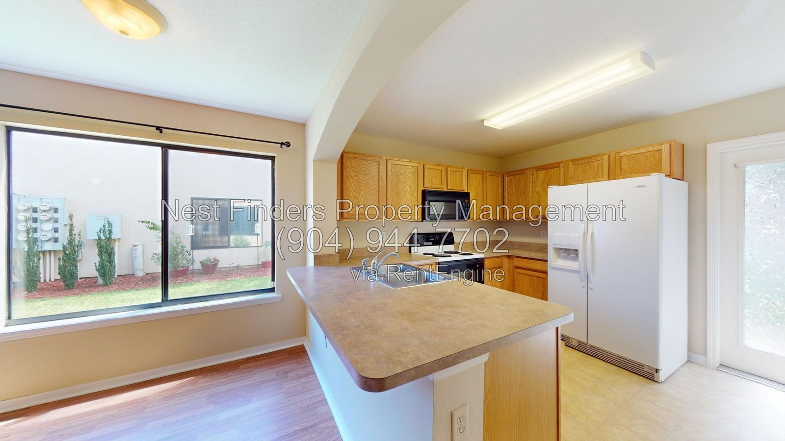 Welcome to this charming townhome in Riverside at Julington Creek! property image