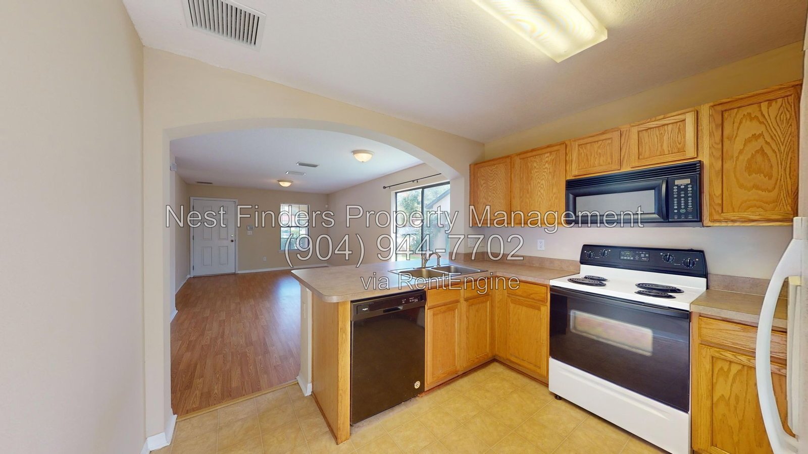 Welcome to this charming townhome in Riverside at Julington Creek! property image