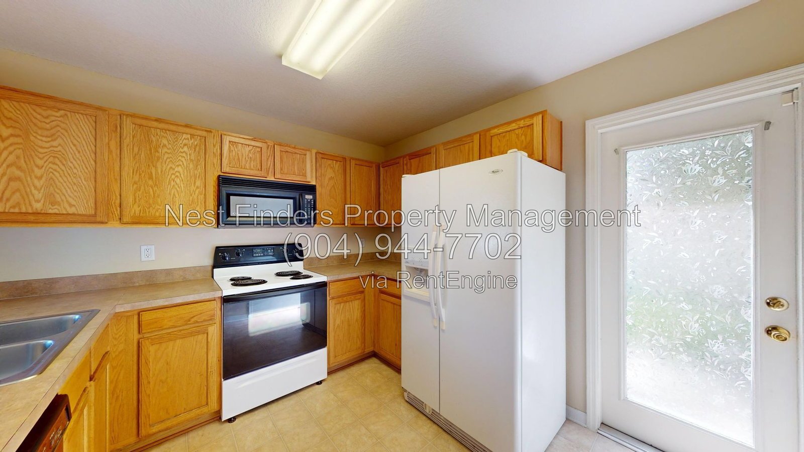 Welcome to this charming townhome in Riverside at Julington Creek! property image