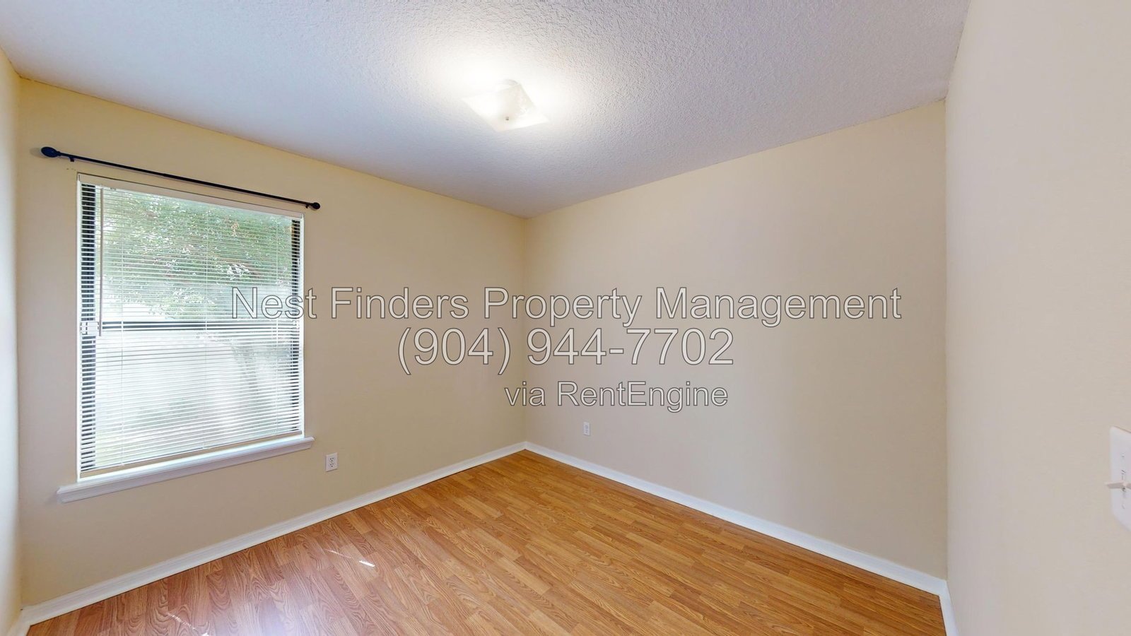 Welcome to this charming townhome in Riverside at Julington Creek! property image