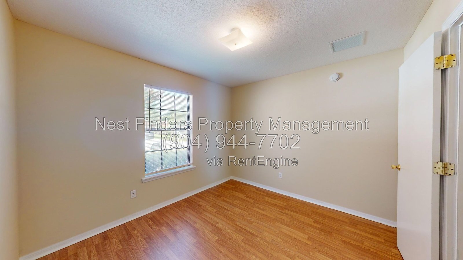 Welcome to this charming townhome in Riverside at Julington Creek! property image
