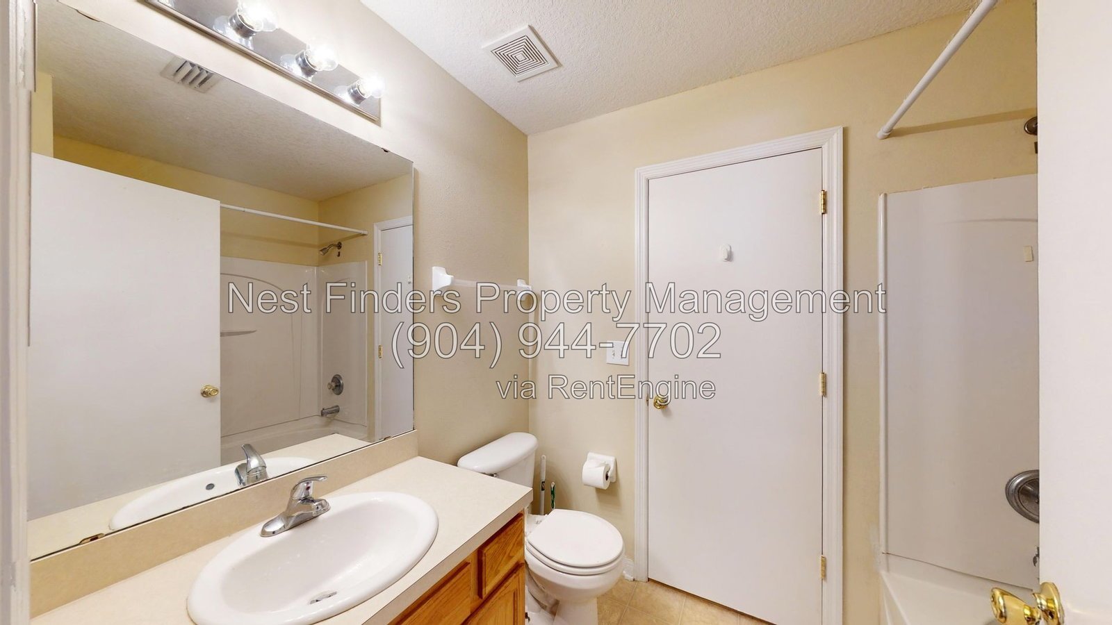 Welcome to this charming townhome in Riverside at Julington Creek! property image