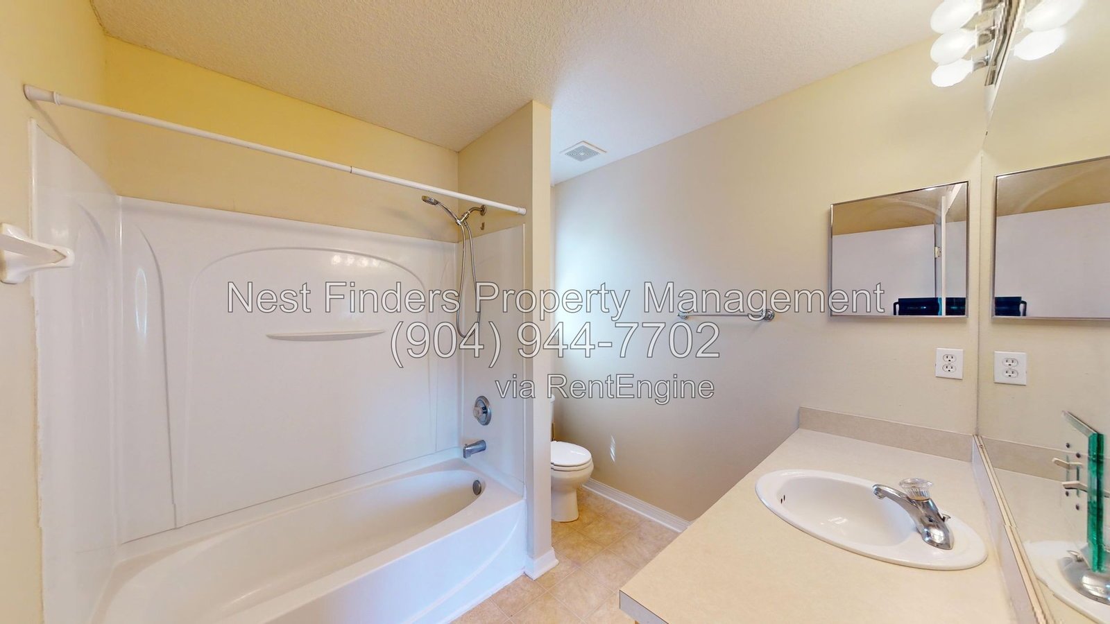 Welcome to this charming townhome in Riverside at Julington Creek! property image