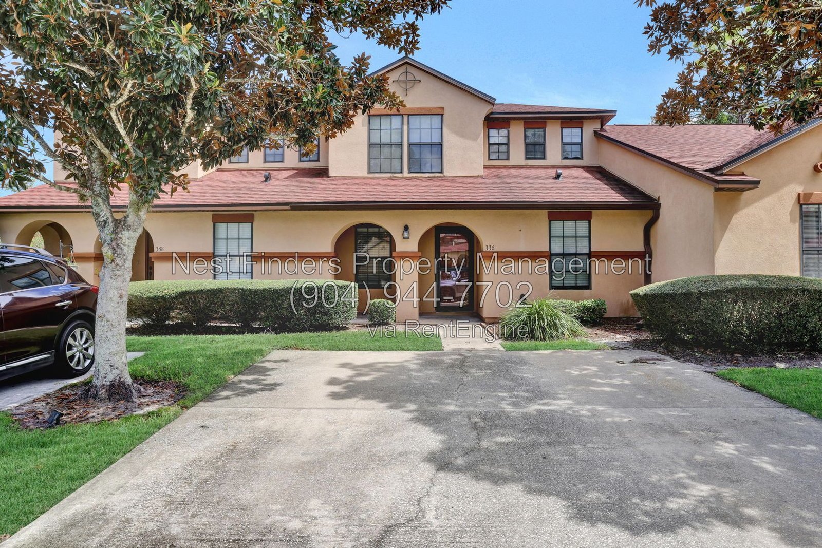 Beautiful townhome with laminate wood throughout! property image