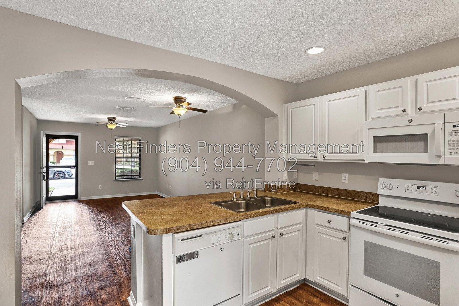 Beautiful townhome with laminate wood throughout! property image