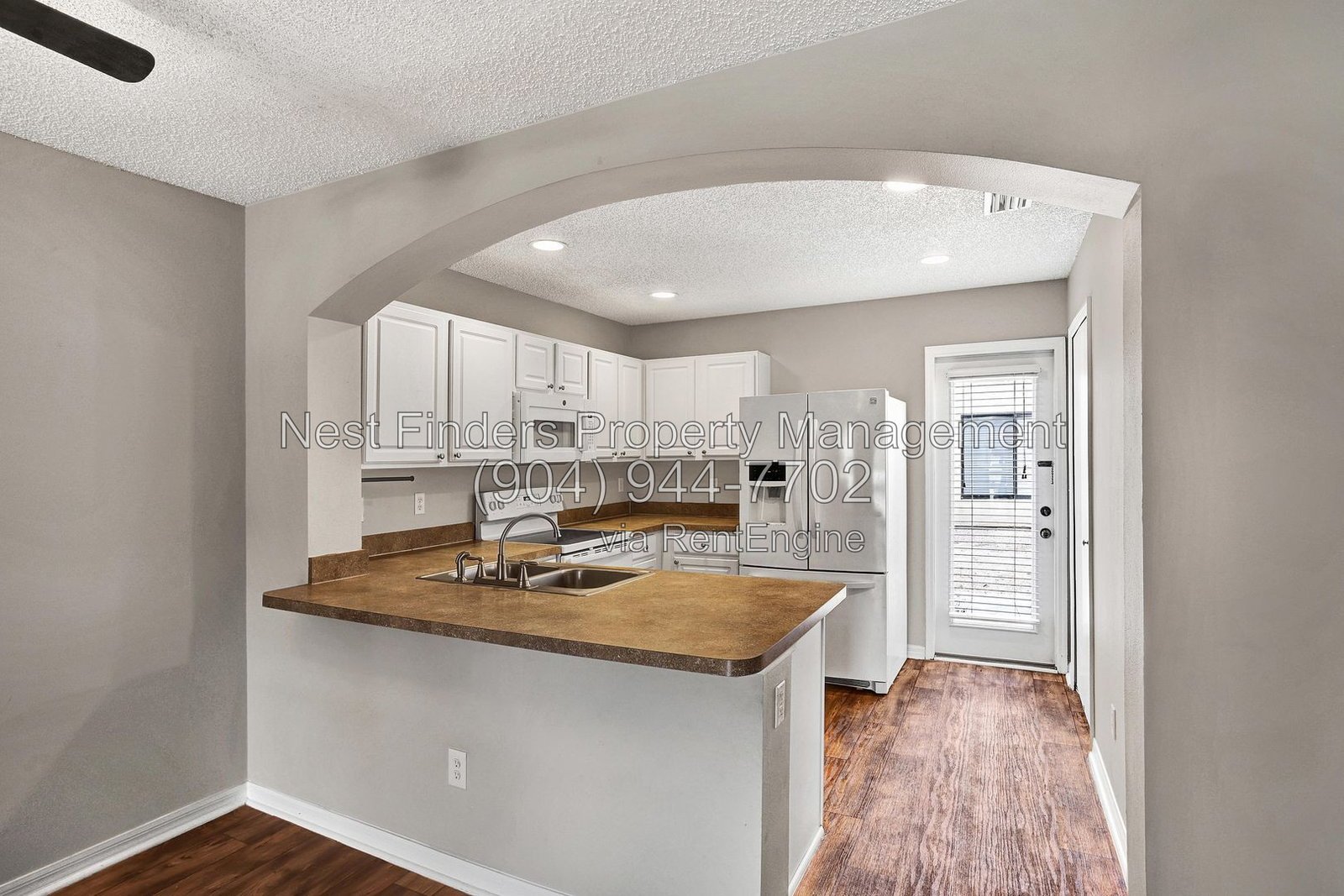 Beautiful townhome with laminate wood throughout! property image